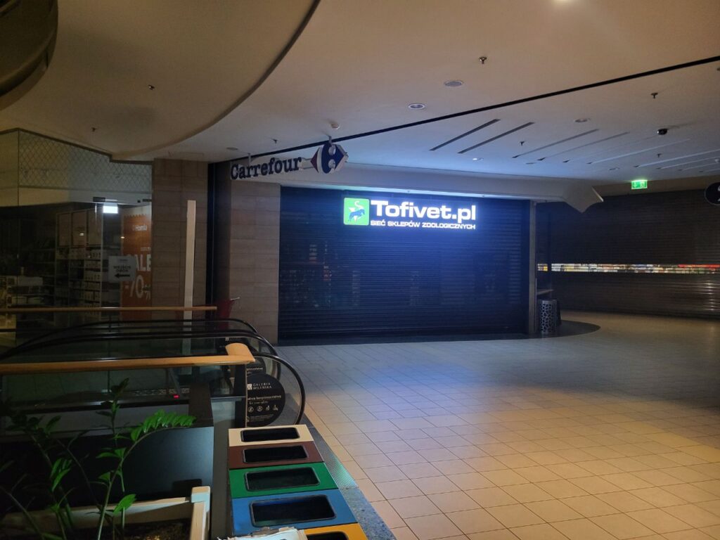 Oświetlenie reklam centrum handlowe